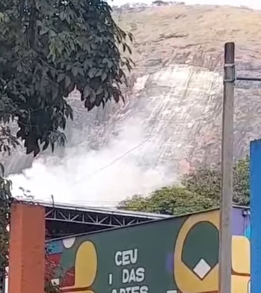 Desplacamentos de Rochas na Posse: Prefeito Acompanha Ações da Defesa Civil