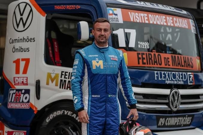 Petropolitano Tiago Rizzo disputa  prova da Copa Truck, em São Paulo, na manhã deste domingo.