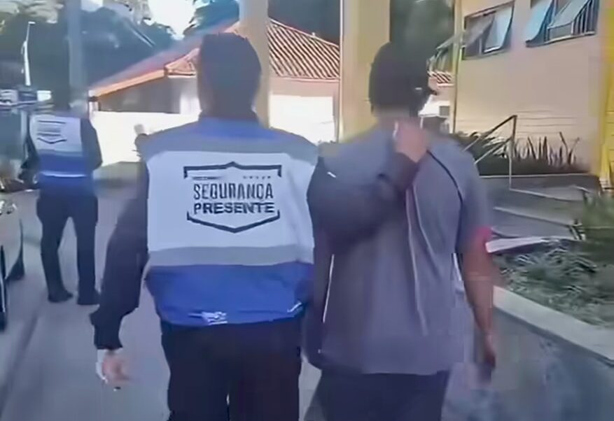 Motoqueiro é preso por direção perigosa no Centro