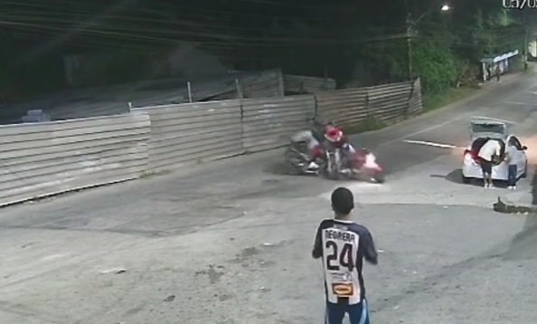 Câmeras de vigilância registram mais um acidente com motocicleta no Vicenzo Rivetti.