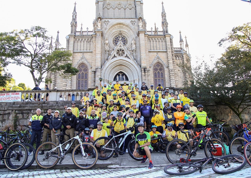 Mais de 100 ciclistas participaram do passeio pelas ruas do Centro Histórico, na manhã do domingo (25/05)