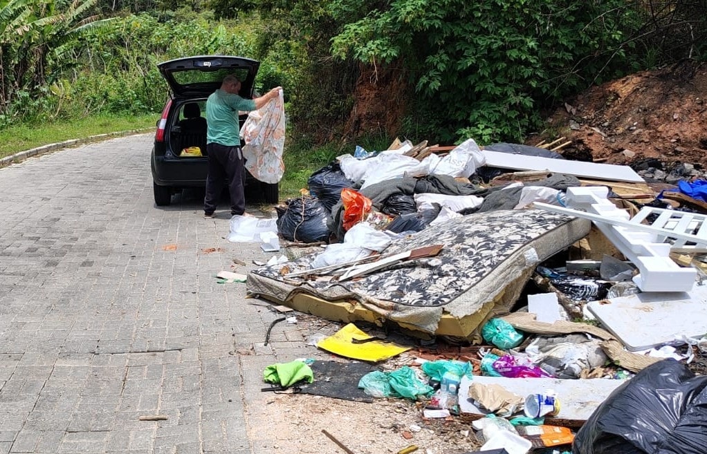 A Saga Continua: despejo irregular de entulho e lixo na Estrada do Caetitu