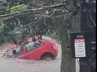 Buscas em Curso: Bombeiros Procuram por Homem Desaparecido após Carro ser Arrastado para o Túnel Extravasor