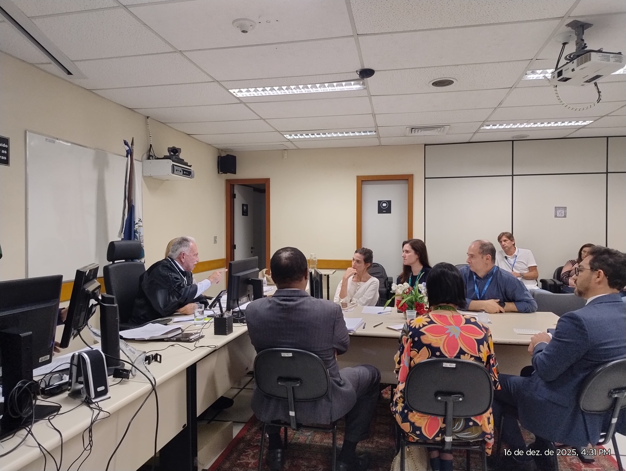 Enel sob Pressão: Justiça de Petrópolis Exige Plano Emergencial e Debate Falhas no Serviço