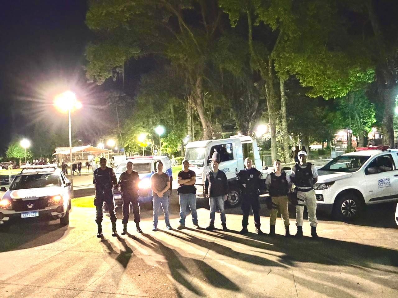 Operação Praça do Bem no Centro, Retiro e Carangola termina com um preso e carro, motos e drogas apreendidas.