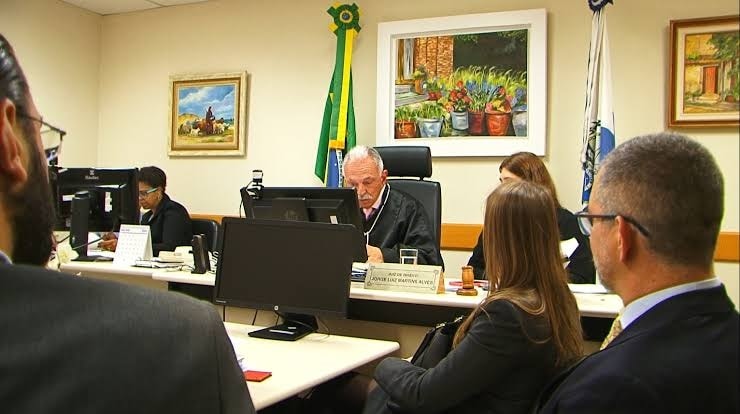 Justiça bloqueia mais R$ 36 milhões para pagamento de servidores e aposentados da prefeitura.