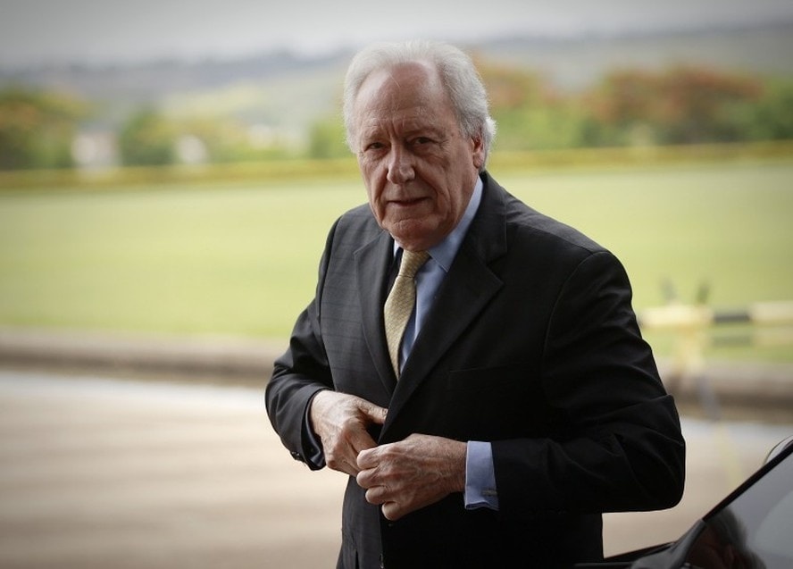 Ricardo Lewandowski deixa o Governo.