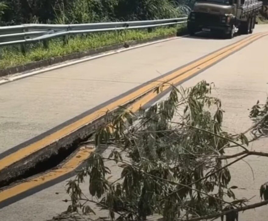 Usuários da BR-495, Itaipava-Teresopolis, aguardam posicionamento do DNIT.