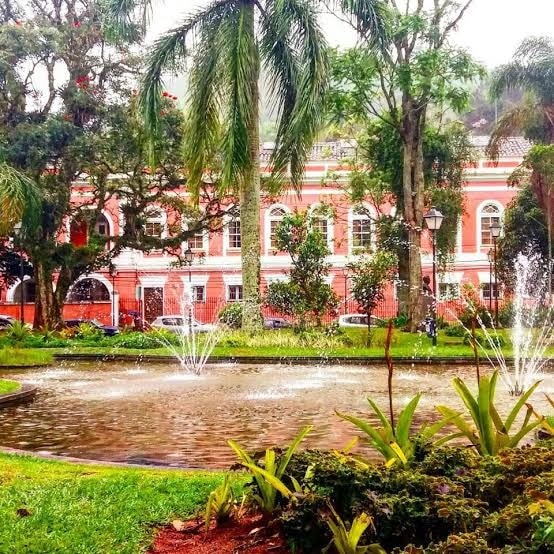 Bosque do Imperador na escuridão.