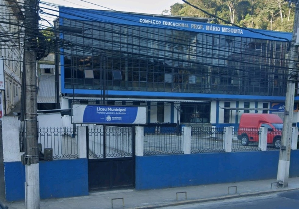 Justiça Mantém Liceu Cordolino Ambrósio na Monte Caseros apesar de Dívida de Aluguel