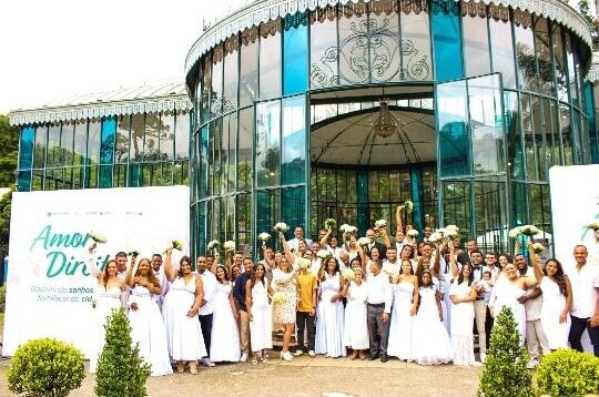 30 Casais Celebram União em Casamento Comunitário Histórico