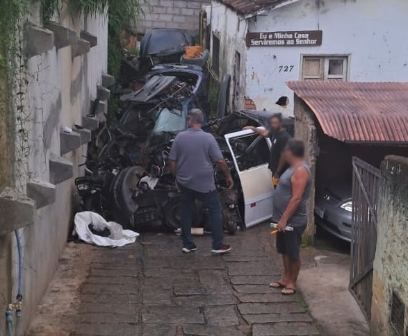 Operação conjunta da Prefeitura e Polícia Civil prende proprietário e fecha ferro-velho em Itaipava.