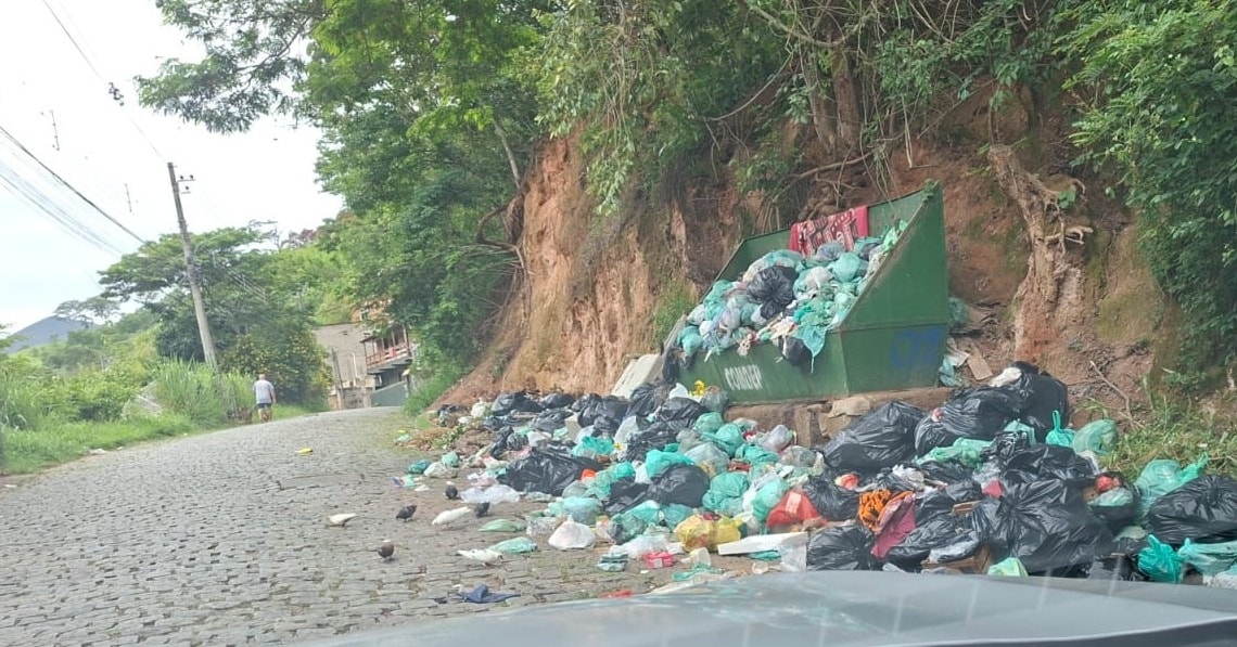 população espera a volta da limpeza pública