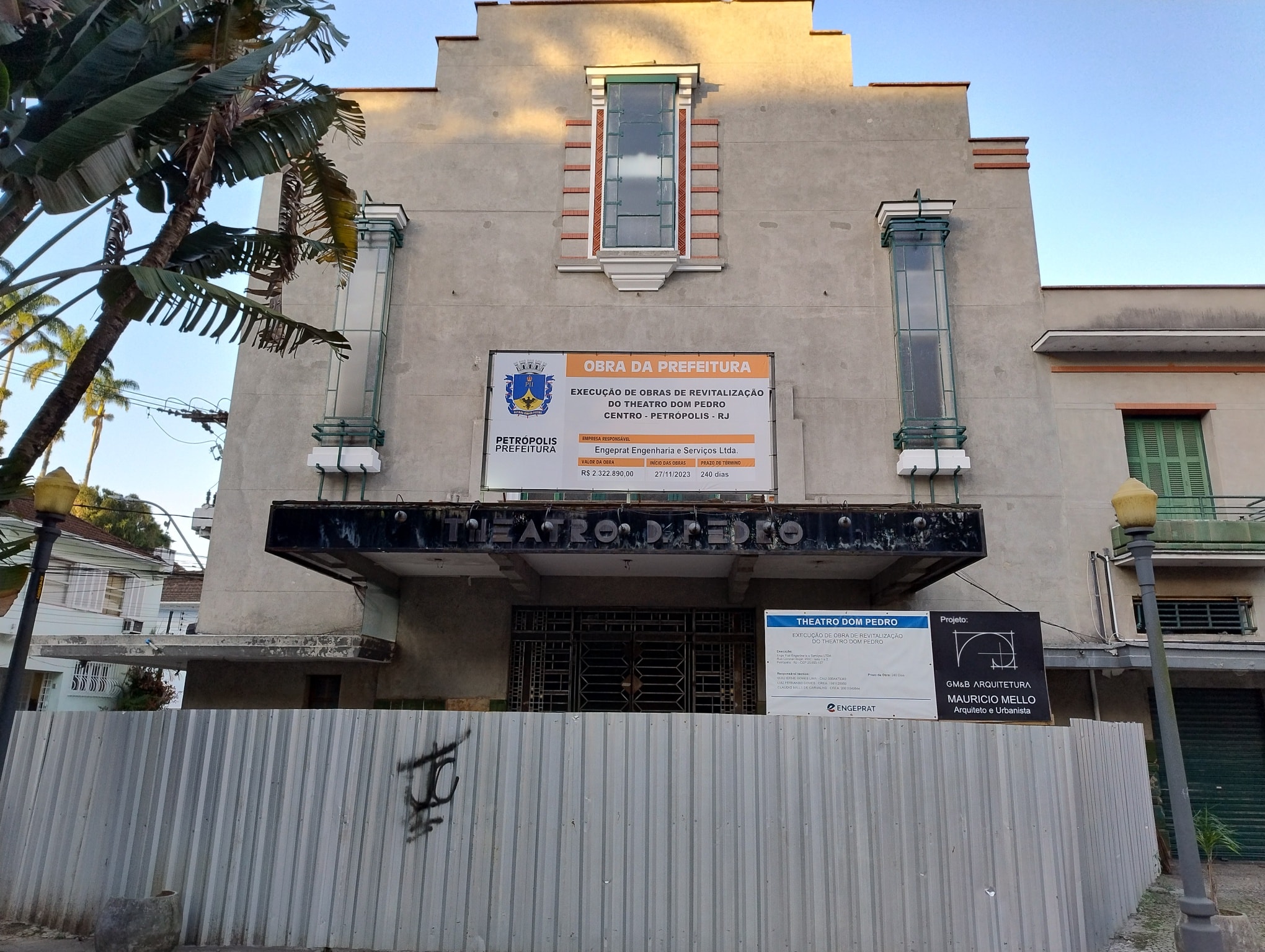 O Palco do Descaso: O Fim sem Prazo do Teatro Dom Pedro e o Abandono da Arte de Djanira