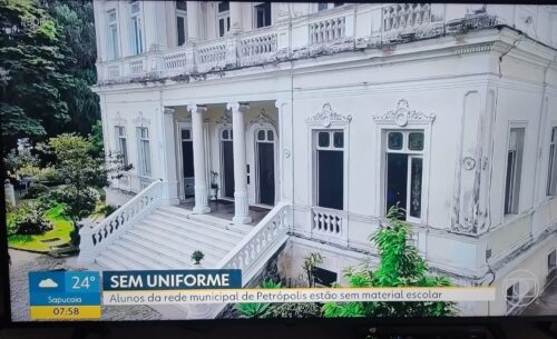 Volta às Aulas sob Incerteza: Justiça Mantém Obrigação da Prefeitura em Fornecer Uniformes Escolares