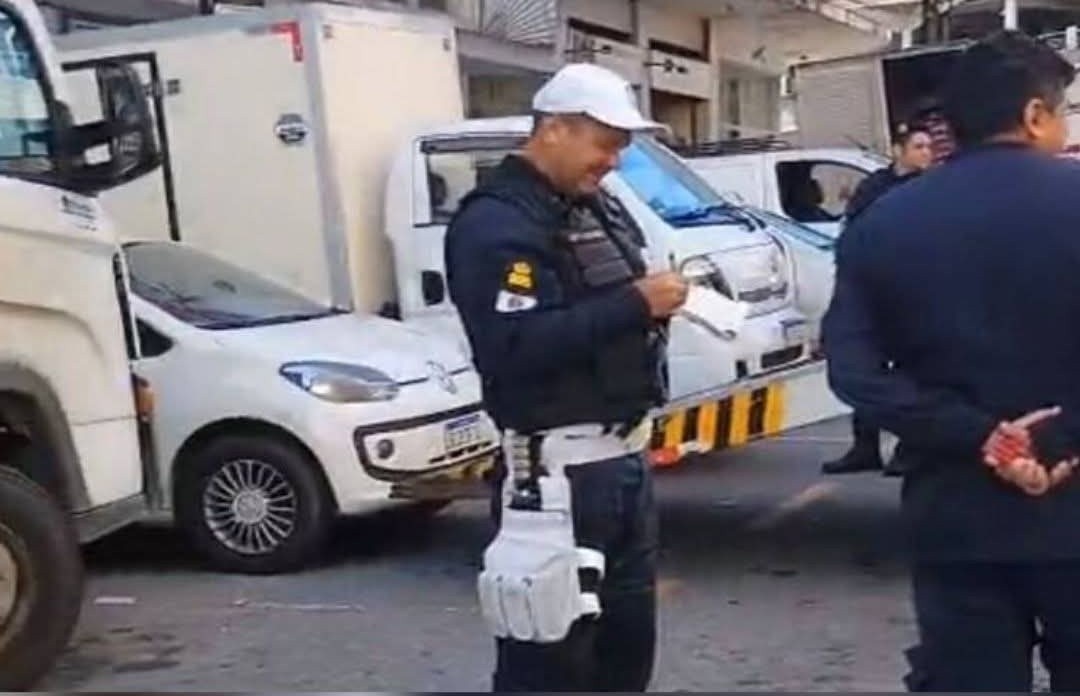 CPTrans reboca veículos estacionados irregularmente no Centro Histórico