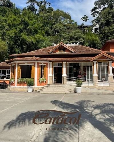 Restaurantes fecham as portas com reclamações sobre a falta de apoio.