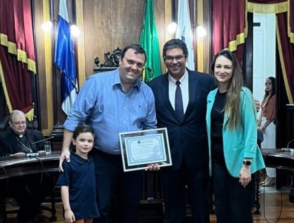 solenidade de entrega do prêmio Ivan Xavier para Diogo Esteves