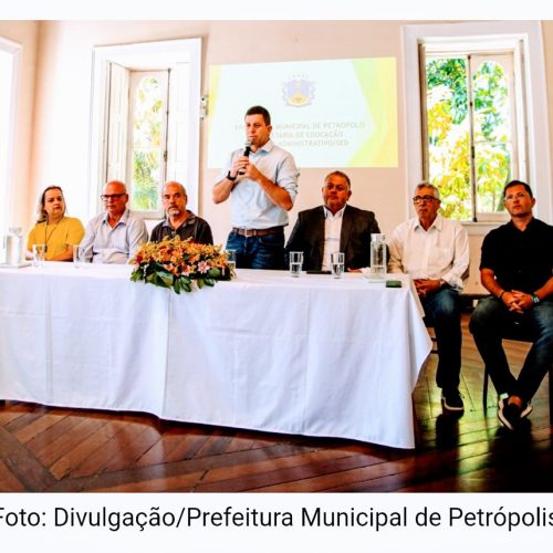 A merenda escolar é acompanhada por nutricionistas para assegurar um cardápio balanceado e adequado às necessidades dos alunos. 
“Garantir a alimentação de qualidade para nossos estudantes é um compromisso prioritário da nossa gestão. Estamos investindo para que todas as escolas estejam abastecidas desde o primeiro dia de aula, oferecendo refeições nutritivas e seguras, essenciais para o desenvolvimento dos alunos”, destacou o prefeito Hingo Hammes.